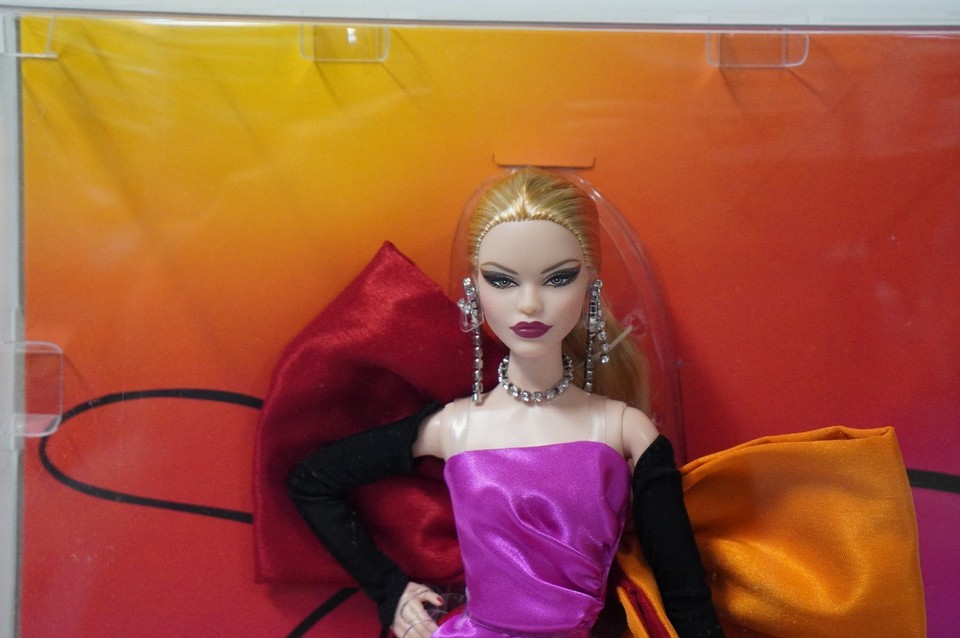 Barbie Styled By Designer Suim Noh 2023 - Mattel HRM31 - Poupée Blonde NRFB