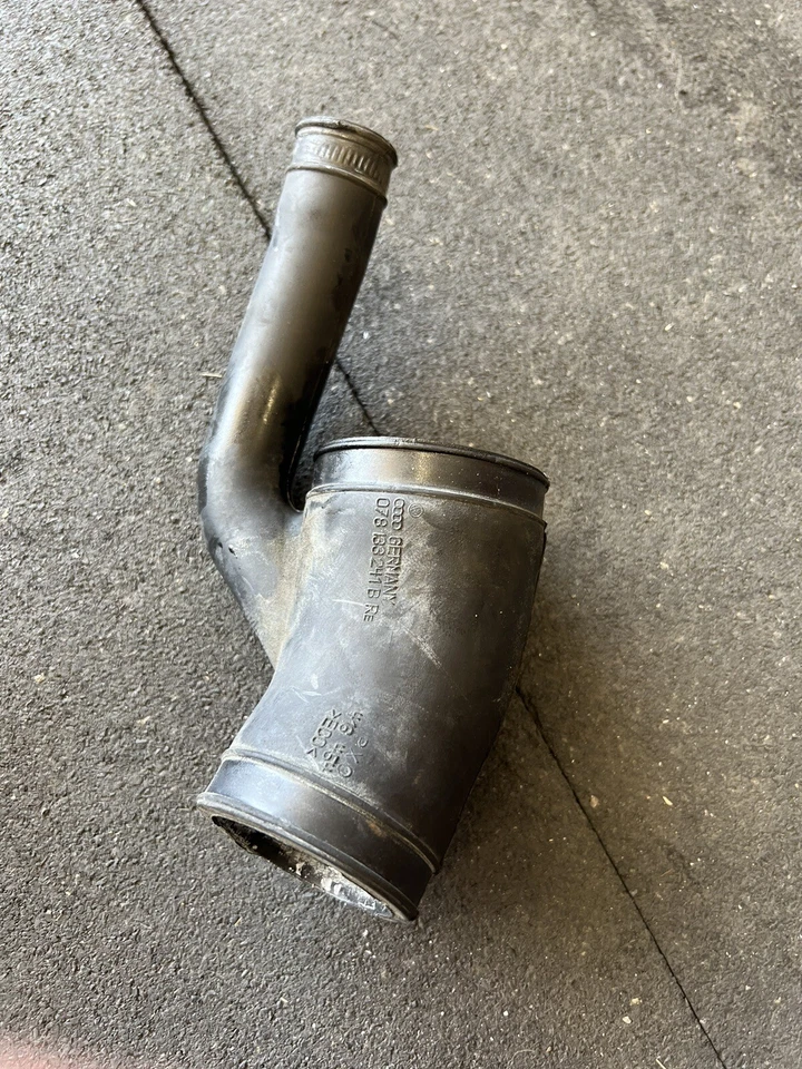 RIGHT TURBO INTAKE HOSE AUDI A6 ALLROAD S4 Boost Coupler Lobster Claw Hose B5 C5 Foto 2 de 2