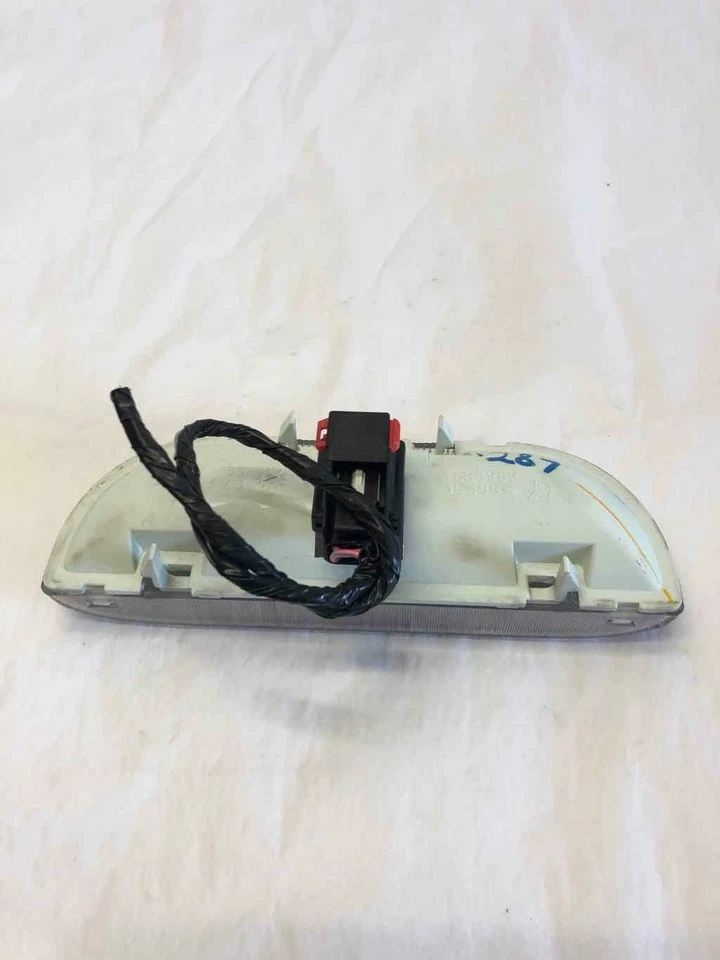 1999 克莱斯勒 TOWN 国家后舱升降门防洪灯 原始设备制造商 — 第 3/4 张图片