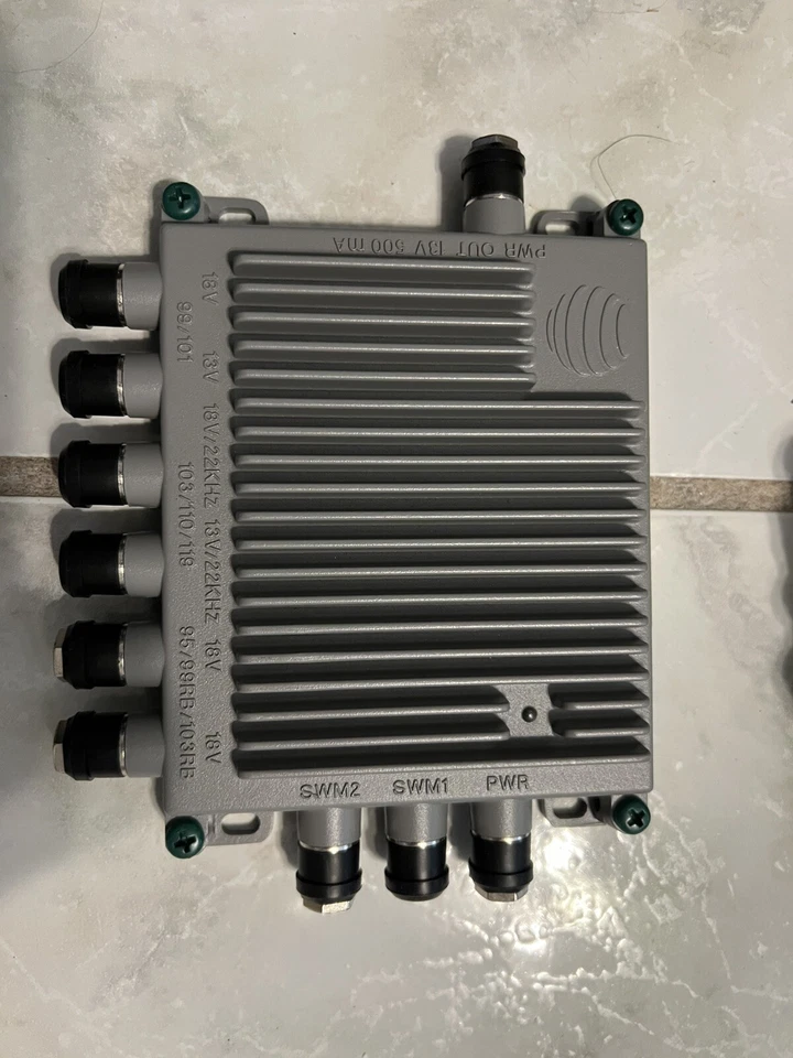 DIRECTV SWM-30 COMPLETE KIT W/ REVERSE BAND LNB 2- 2WAY & 4- 8WAY Splitters NEW - Image 4 of 4