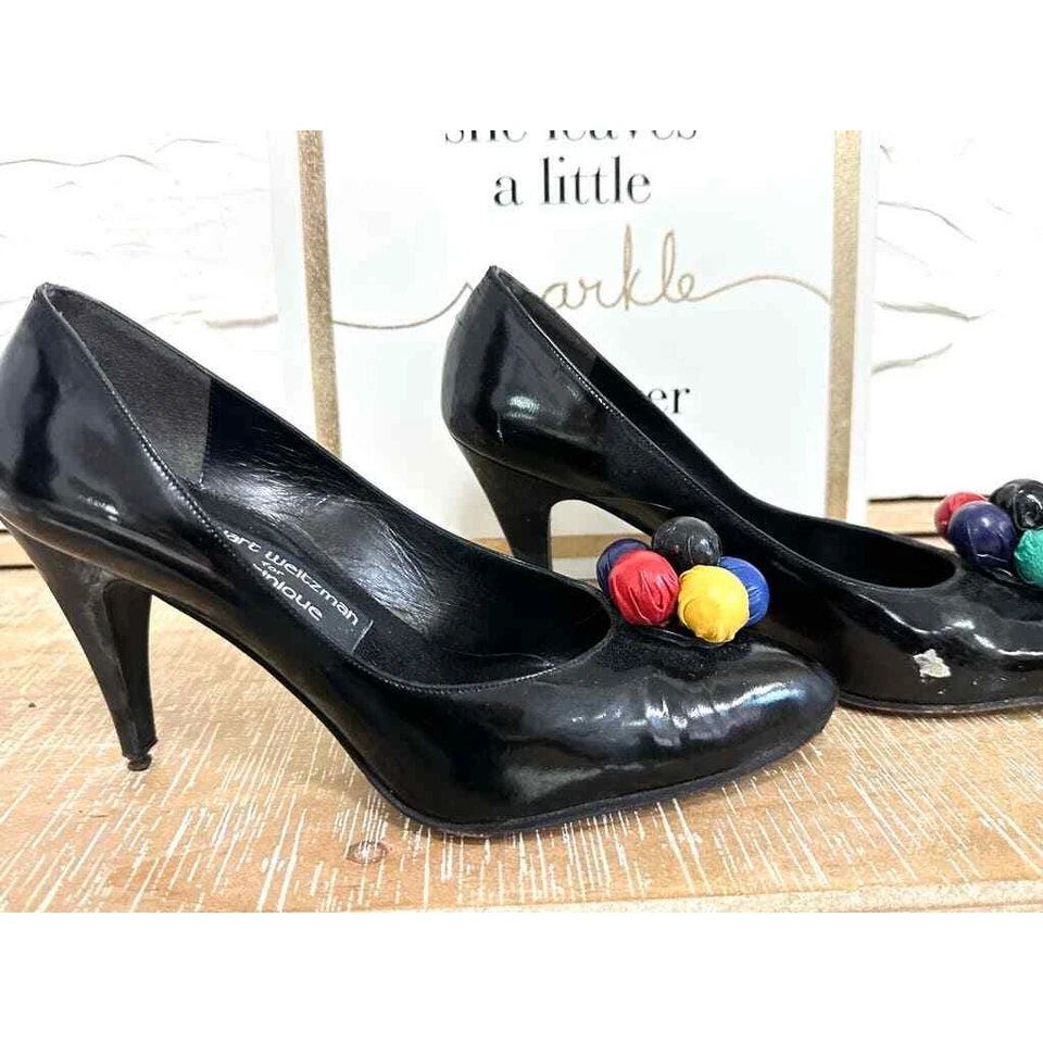 Bombas de charol negras Stuart Weitzman para Martinica de colección años 80 90 bolas de colores 7,5 Foto 2 de 4