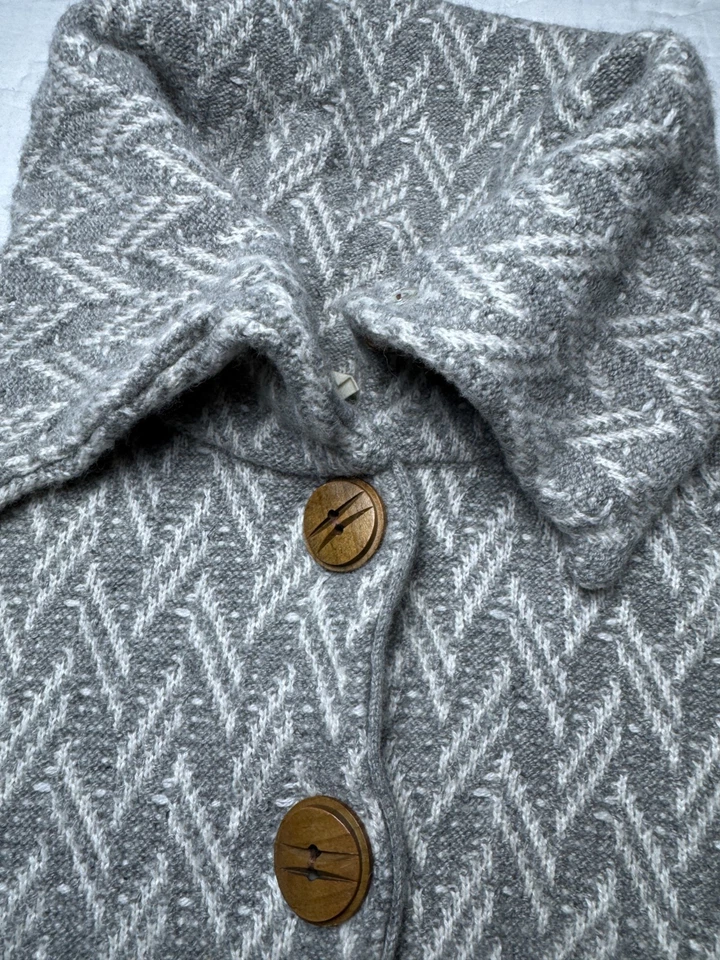 Cardigã feminino Moth By Anthropologie suéter cinza espinha de peixe malha com cinto XS - Imagem 3 de 4