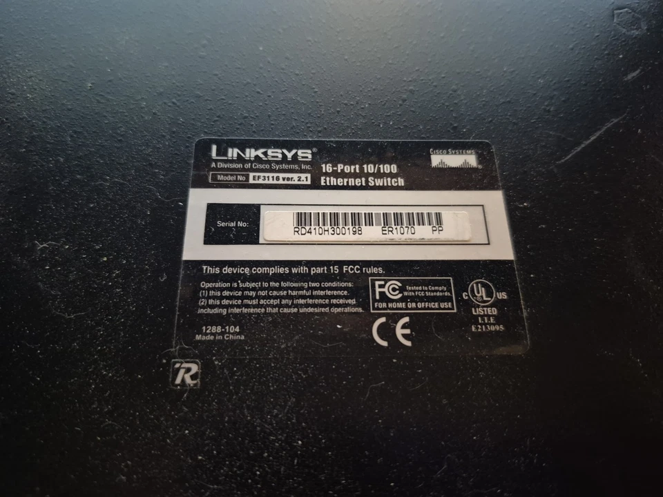 Linksys EF3116 Instant EtherFast Series 3116 16-Port 10/100 Ethernet Switch - Image 3 of 3