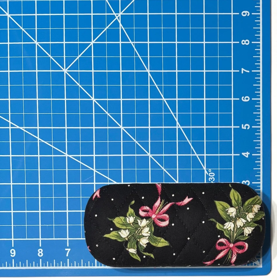 Estuche para gafas Vera Bradley Hard Hope Lily of the Valley cintas rosas retiradas Foto 2 de 4