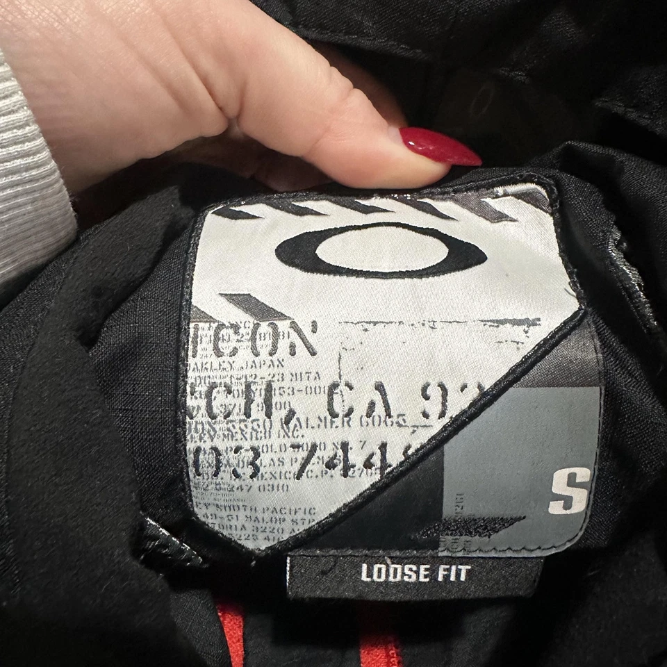 Chaqueta Oakley Para Hombre Pequeña Negra Con Capucha Calce Suelto Cremallera Rompevientos Abrigo Exterior Foto 3 de 4