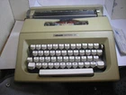 Vintage Olivetti Lettera 25 Portable Manual Typewriter With carry case