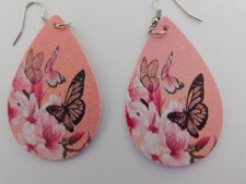 BEAUTIFUL NEW PAIR OF BUTTERFLY EARRINGS --VERY PRETTY REDUCED