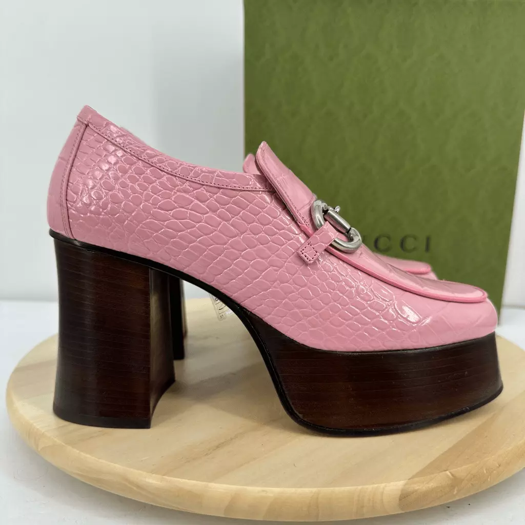 Mocassins plate forme en cuir Gucci Horsebit US 9 rose croc gaufré NEUF