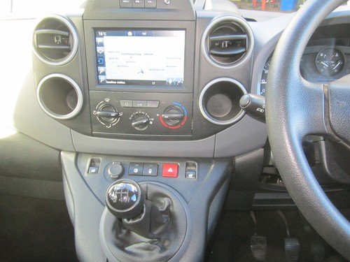 2018 Peugeot Partner 850 1.6 BlueHDi 100 Professional Van [non SS] PANEL VAN Die - Picture 15 of 15