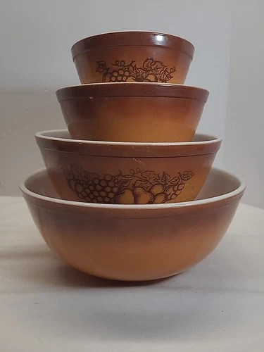 Vintage Pyrex Set of 4 Old Orchard Mixing Bowls Nesting 401 - 404, fleabites