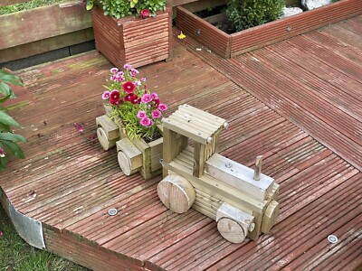 Holztraktor Garten Pflanzgefäße