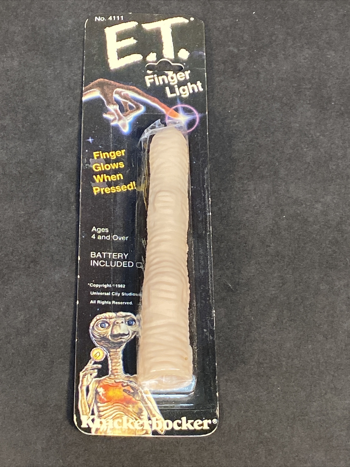 et glowing finger toy
