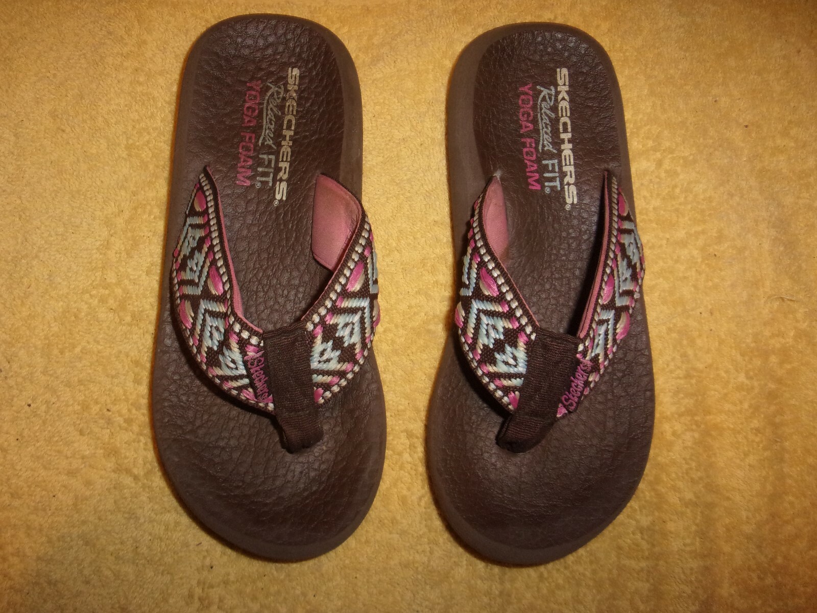 skechers relaxed fit yoga foam flip flops