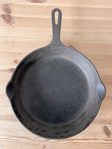 Griswold Cast Iron Skillet No. 7 Erie PA 701 I. Sits Flat Small Logo