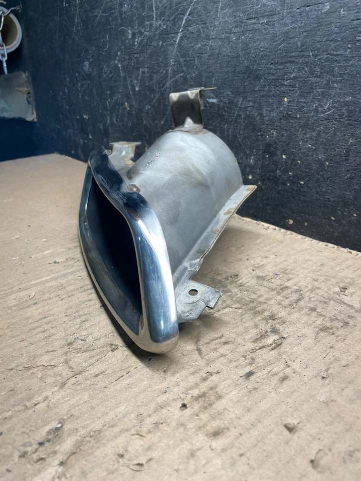 Lincoln MKZ 2013 a 2016 protector de punta de escape lateral del pasajero trasero OEM T6968 PS Foto 2 de 4