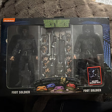 NECA TMNT Foot Soldier 2-Pack Figure Set w Weapons Rack Black