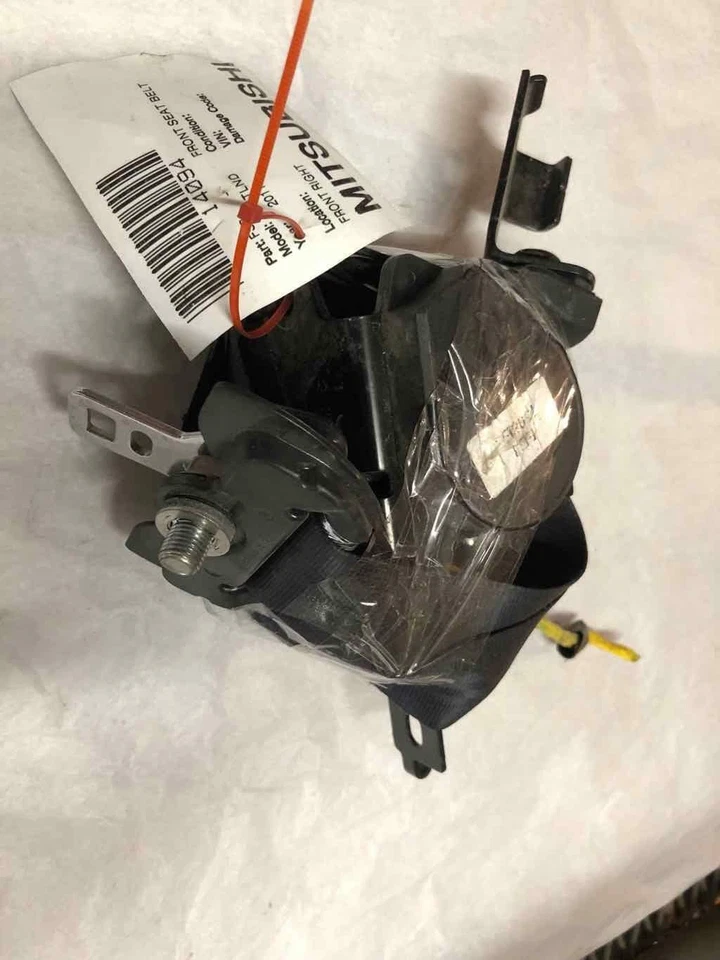 Cinturón de seguridad delantero derecho del pasajero Mitsubishi Outlander 2011 Foto 2 de 4