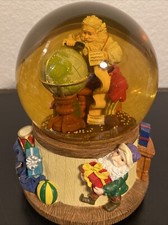 Musical Santa Claus is coming to town Christmas Snow Globe