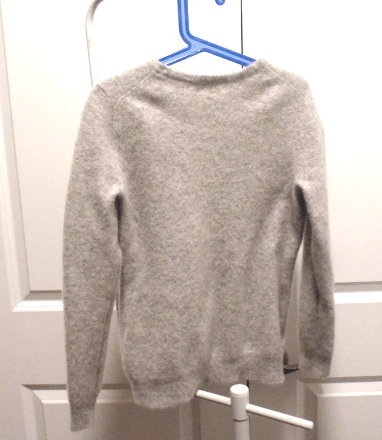 Suéter de punto 100 % cachemir gris cuello redondo CHARTER CLUB para niña talla M Foto 2 de 4