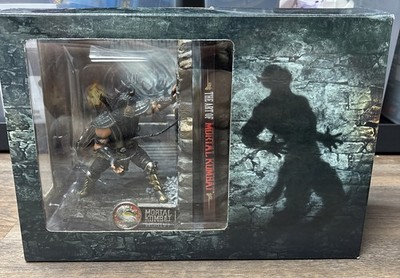 Mortal Kombat Kollectors Edition Scorpion and Sub-Zero Bookends & Art Book