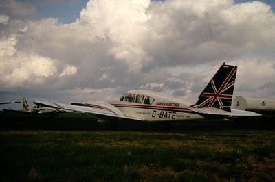 Dia G-BATE Air Logistics Piper Apache PA23 1981 35mm gerahmt CB-Q11-79