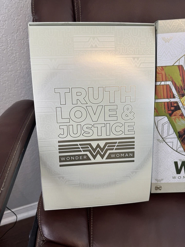 Hot Toys 1/6 DC Wonder Woman 1984 Golden Armor Gal Gadot MMS577 WW84 NUEVO Foto 4 de 4