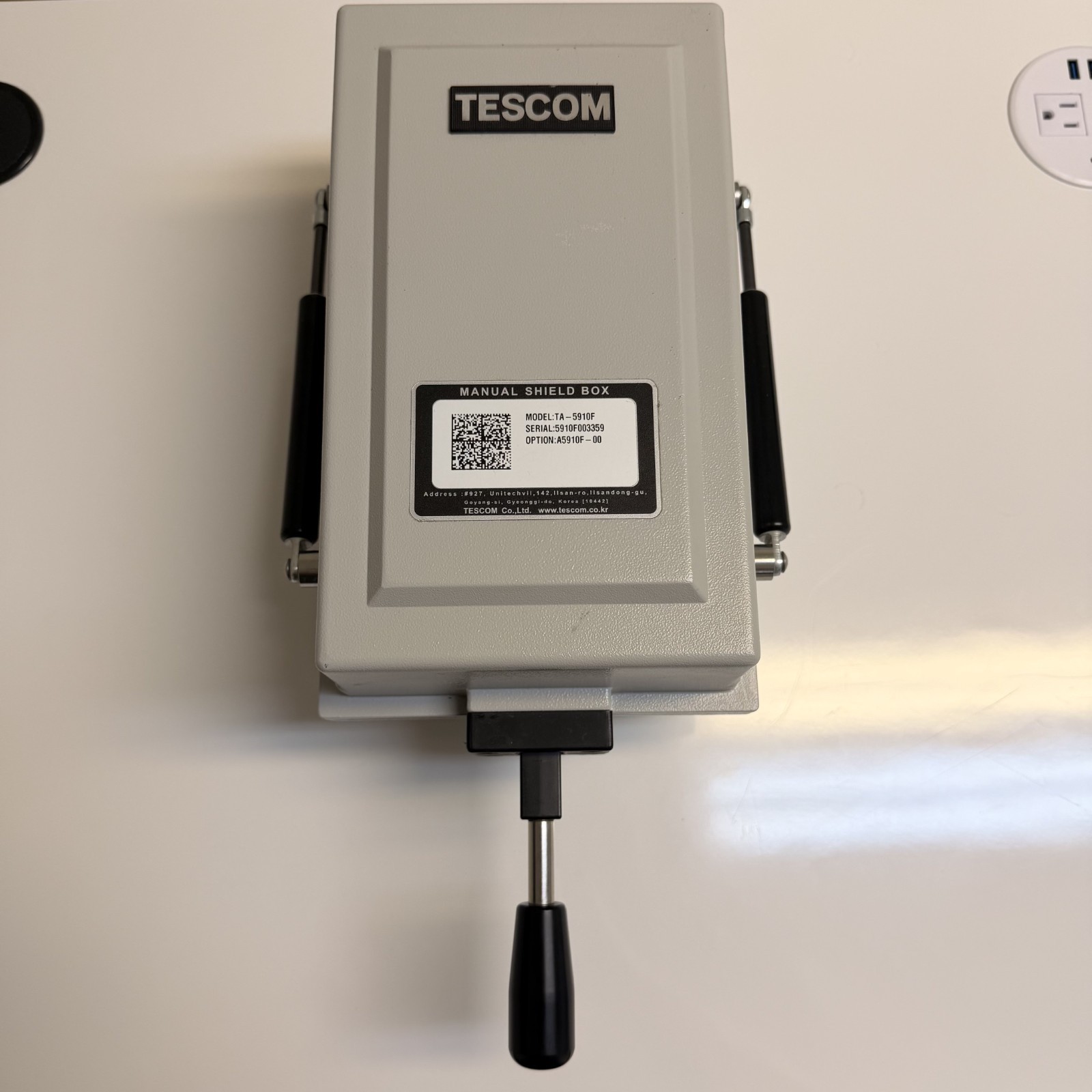 Tescom TA-5910F RF Faraday Manual Operation Shielded Box A5910F-00