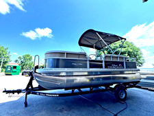 2025 Sun tracker Party Barge Pontoon Boat 18 DLX 20