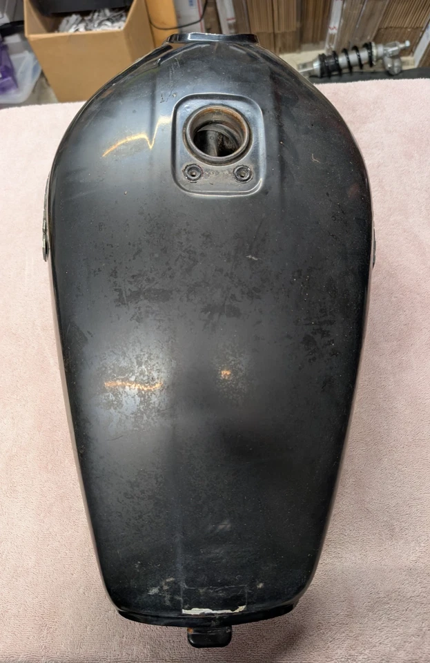 Recto 1980-83 Kawasaki KZ550C OEM tanque de gasolina Petcock negro no oxidado 550 LTD Foto 4 de 4