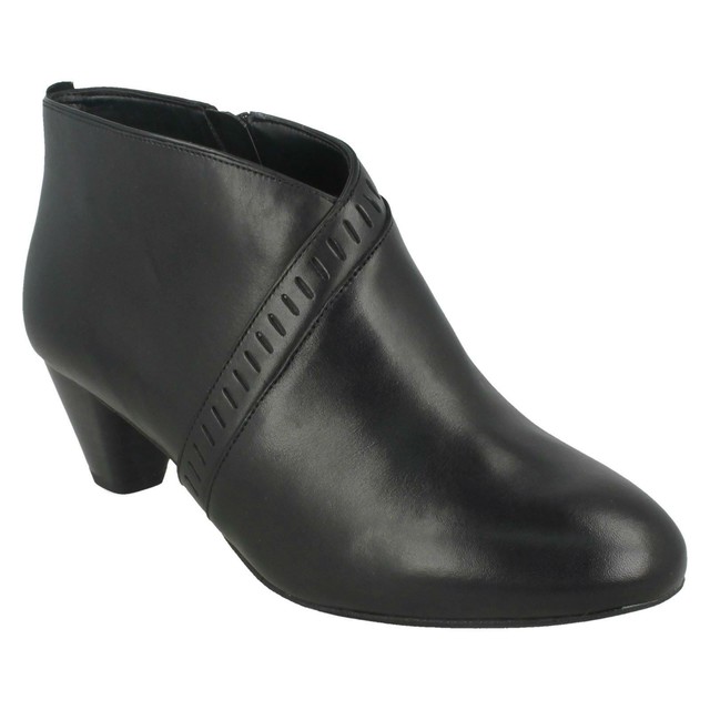 clarks womens ankle boots uk