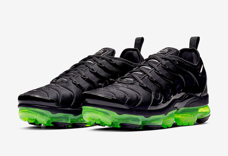 air max vapormax plus black and green