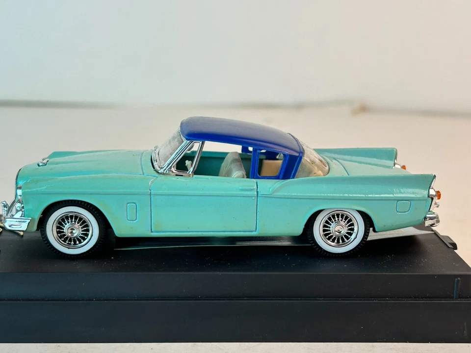 Solido #4521, 1957 Studebaker cupé techo rígido, 2 tonos azul Foto 4 de 4