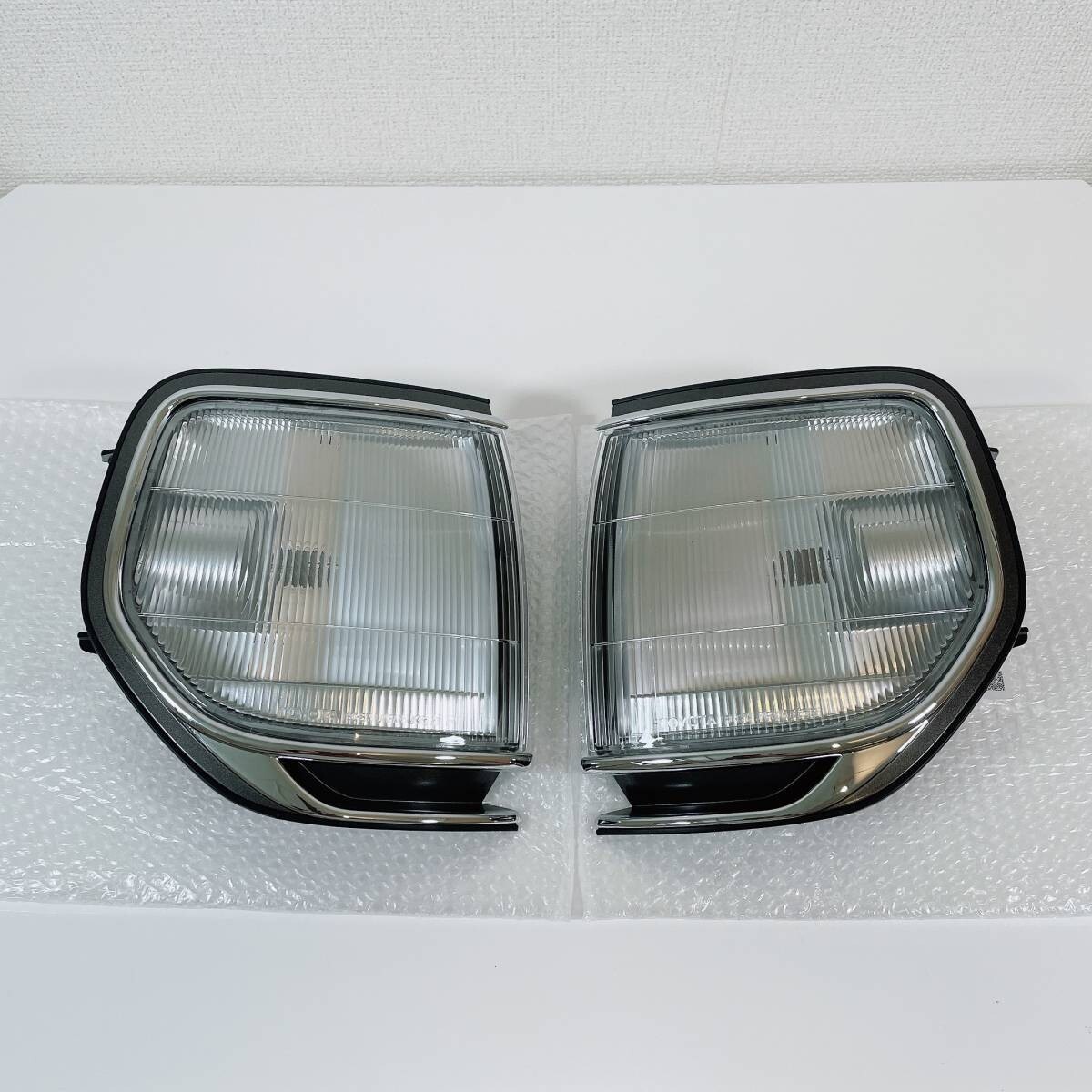 Toyota 80 Series Land Cruiser 4 Quad Headlight Corner Indicator