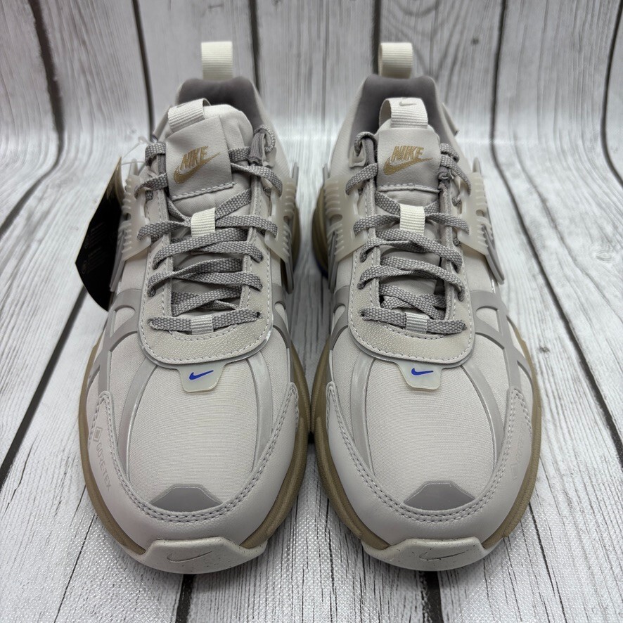 Size 6 W (4.5 Y) - Nike V2K Run GORE-TEX Size 6 W (4.5 Y) - Nike V2K Run GORE-TEX