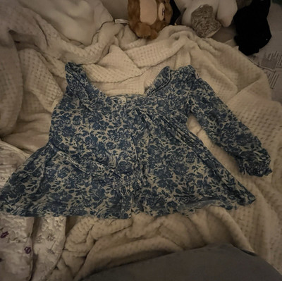 Beyond the Radar Women s M Blue Floral Long Sleeve Square Neck Blouse