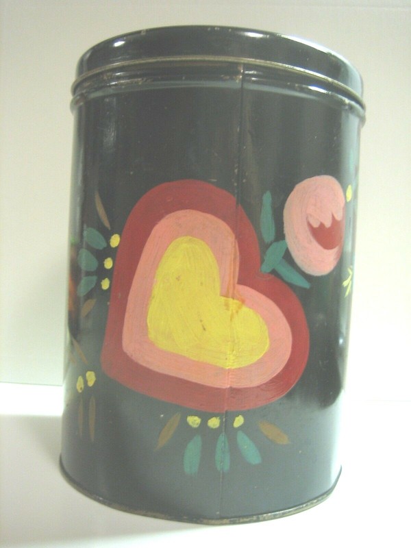DECORATIVE CAN FOR STRING OR YARN
