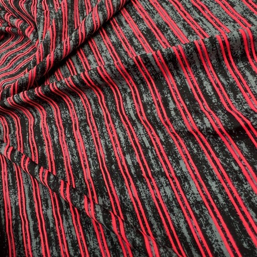 Traje de baño de tela elástica con estampado de rayas rojas abstractas de spandex de 60" de ancho por yarda - Imagen 3 de 5