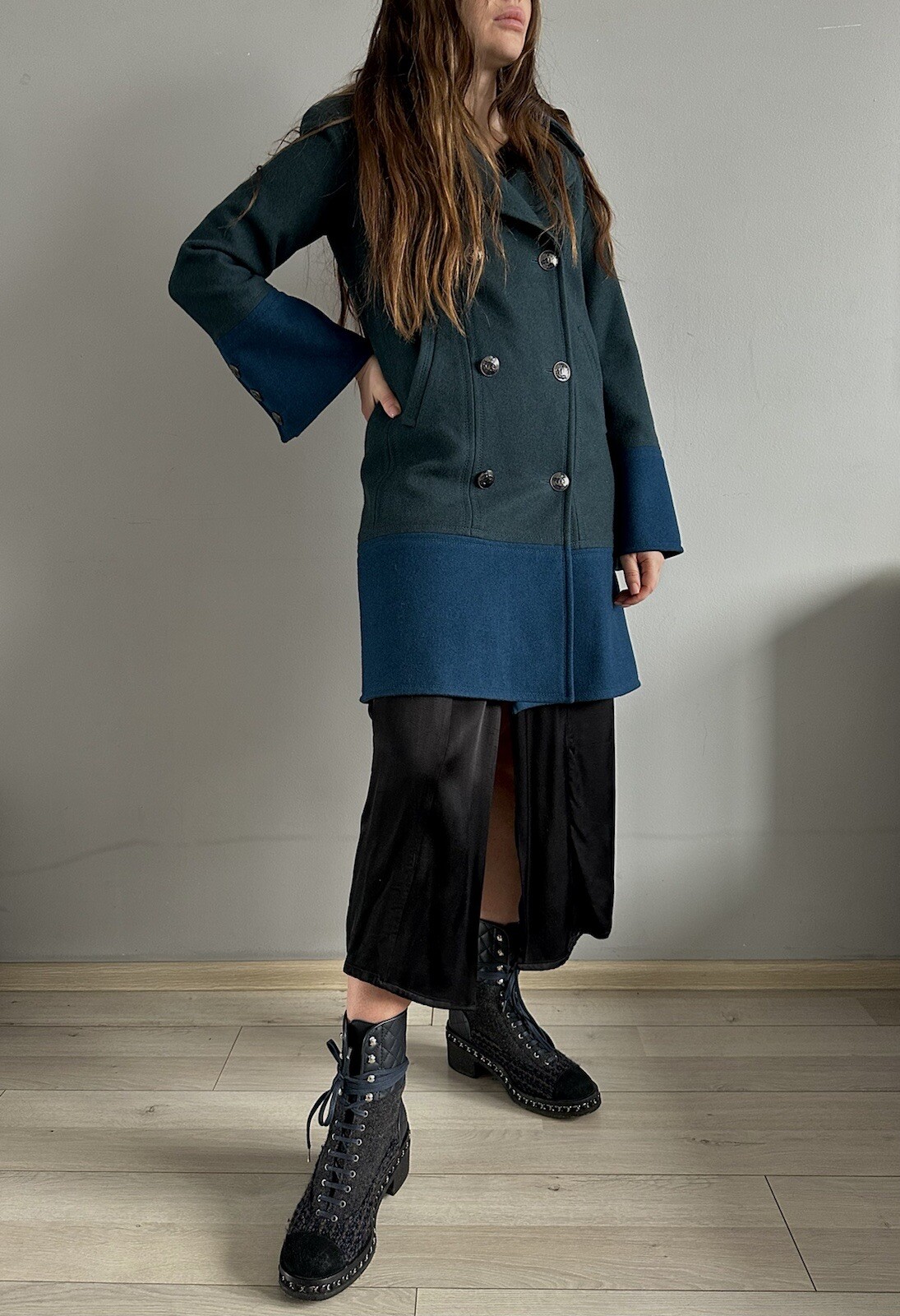 Beautiful Authentic Chanel Runway Green Blue Wool CC Logo Buttons Coat Size 36 image 4