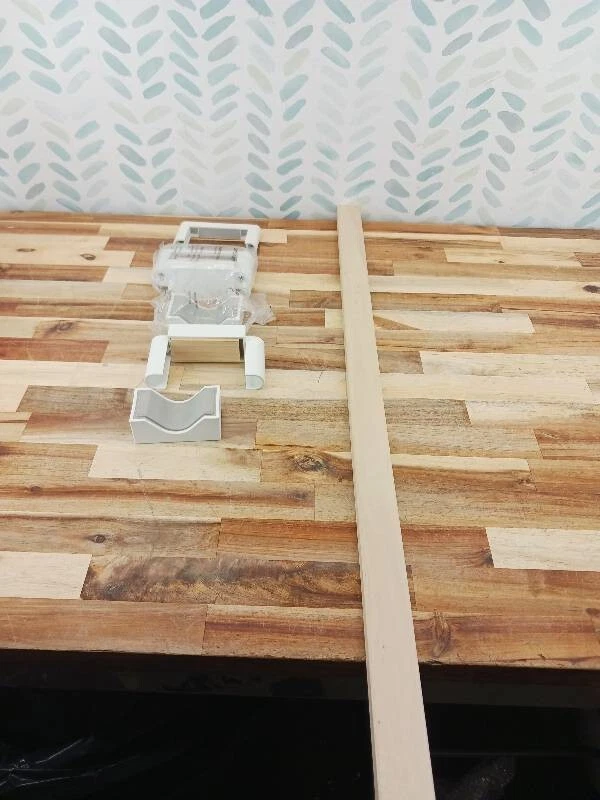 No Hole Stairway Baby Gate Mounting Kit - Fits Posts from 2 3/4 inches to 3 1/2  - Image 3 of 4