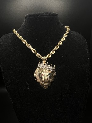 10k Gold Lion Head Crown Pendant lab grown stones and natural stone eyes 11.7g