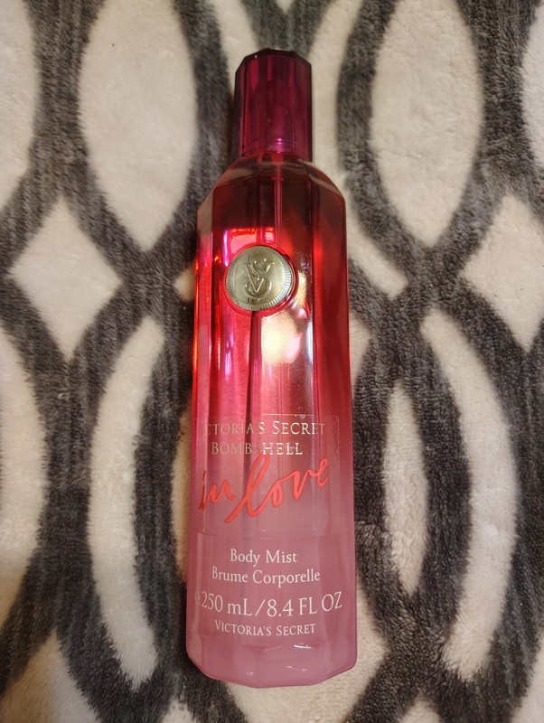 Victoria's Secret-Bombshell In Love Full Size Body Mist 8.4oz (250ml) NIB VHTF