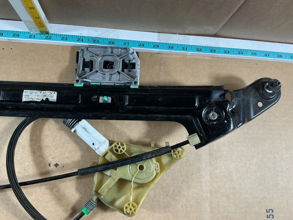2012-2018 Audi A7 Quattro Front Right Side Door Window Regulator 4G8837462A OEM - Image 2 of 4