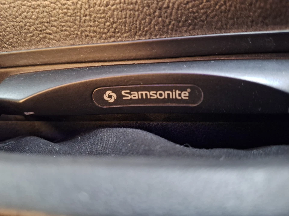 Maletín rígido oscuro vintage Samsonite Classic XL ☆☆☆☆☆ Foto 4 de 4