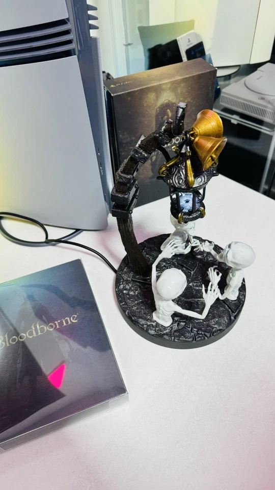 Bloodborne lanterna figure 25 cm Con Led Dipinta A Mano - Immagine 3 di 4