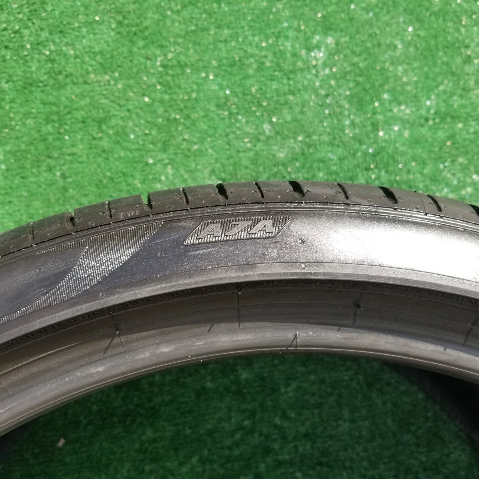 305/30R21 Pirelli P Zero PZ4 Tire PNCS 305/30ZR21 104Y A7A ASTON MARTIN 80%