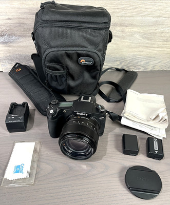 Sony DSC-RX10 Premium Bridge 20.2mp 24-200 Zeiss Bundle