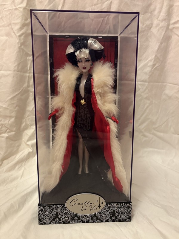 Disney Store Designer Villains CRUELLA DE VIL Limited Edition Doll NEW