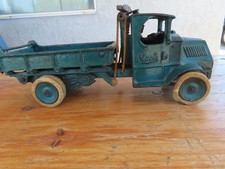 Rare Vintage Original 1930s Arcade cast iron Mack Dump Truck