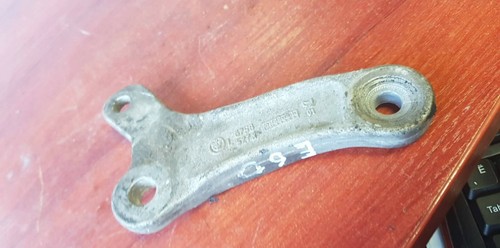 BMW 5 (E60, E61) Stabilisator Buchse Halter vorne links 6758527