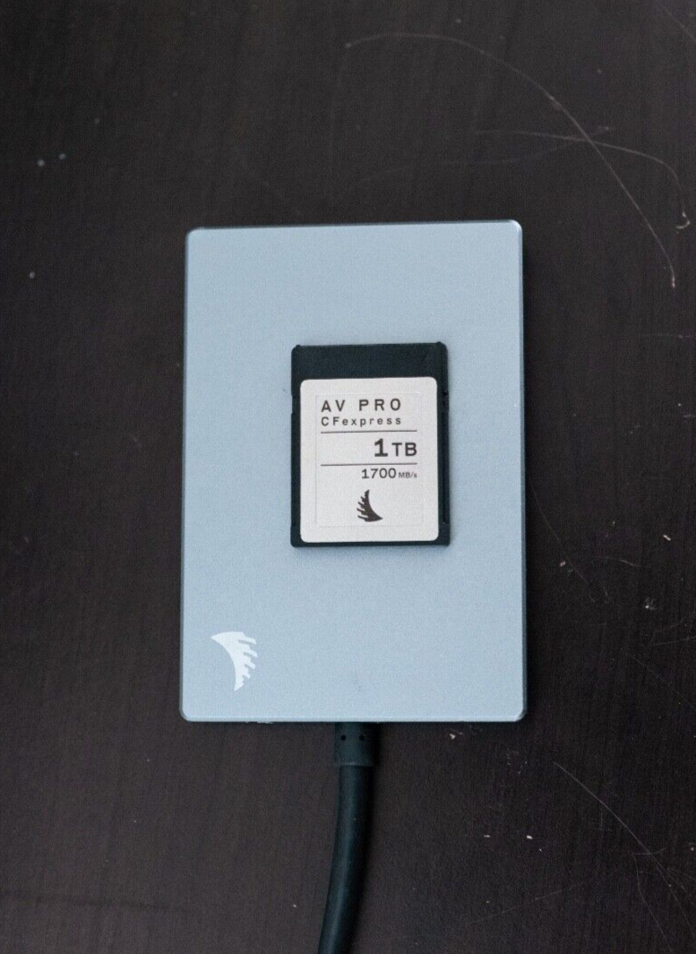 AV PRO CFexpress Type B Card | 1 TB w/ the Angelbird Reader